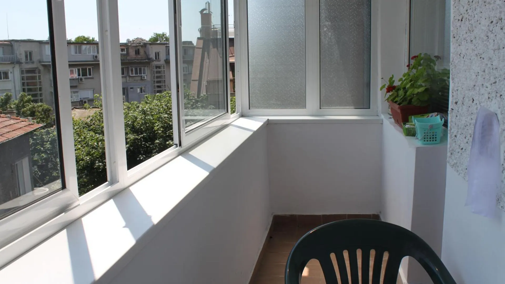 Sunny Cozy Flat In The Centre, Close To Beach, 4 Rooms, 105Sqm Varna Apartment